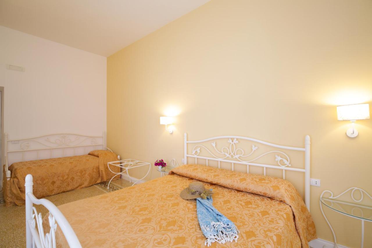 B&B Monsignore Весте Екстериор снимка